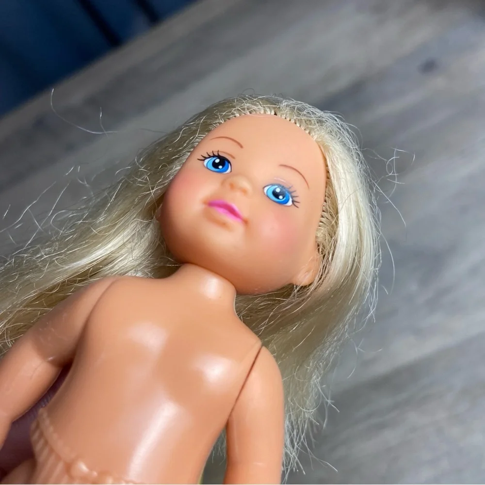 Vintage‎ Simba Blonde Baby Posable Doll 4